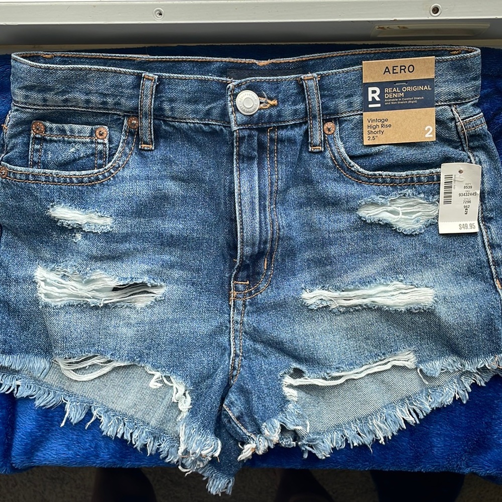 Never worn real original denim vintage high rise 2.5 in size 2